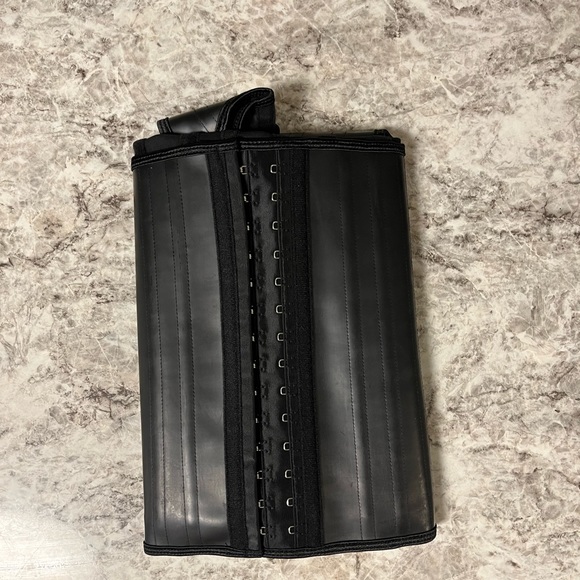 Latex Waist Trainer - Picture 4 of 4